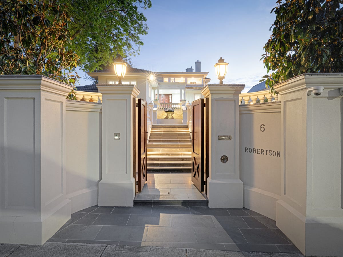 Family luxury in prestigious Toorak locale with no heritage overlays