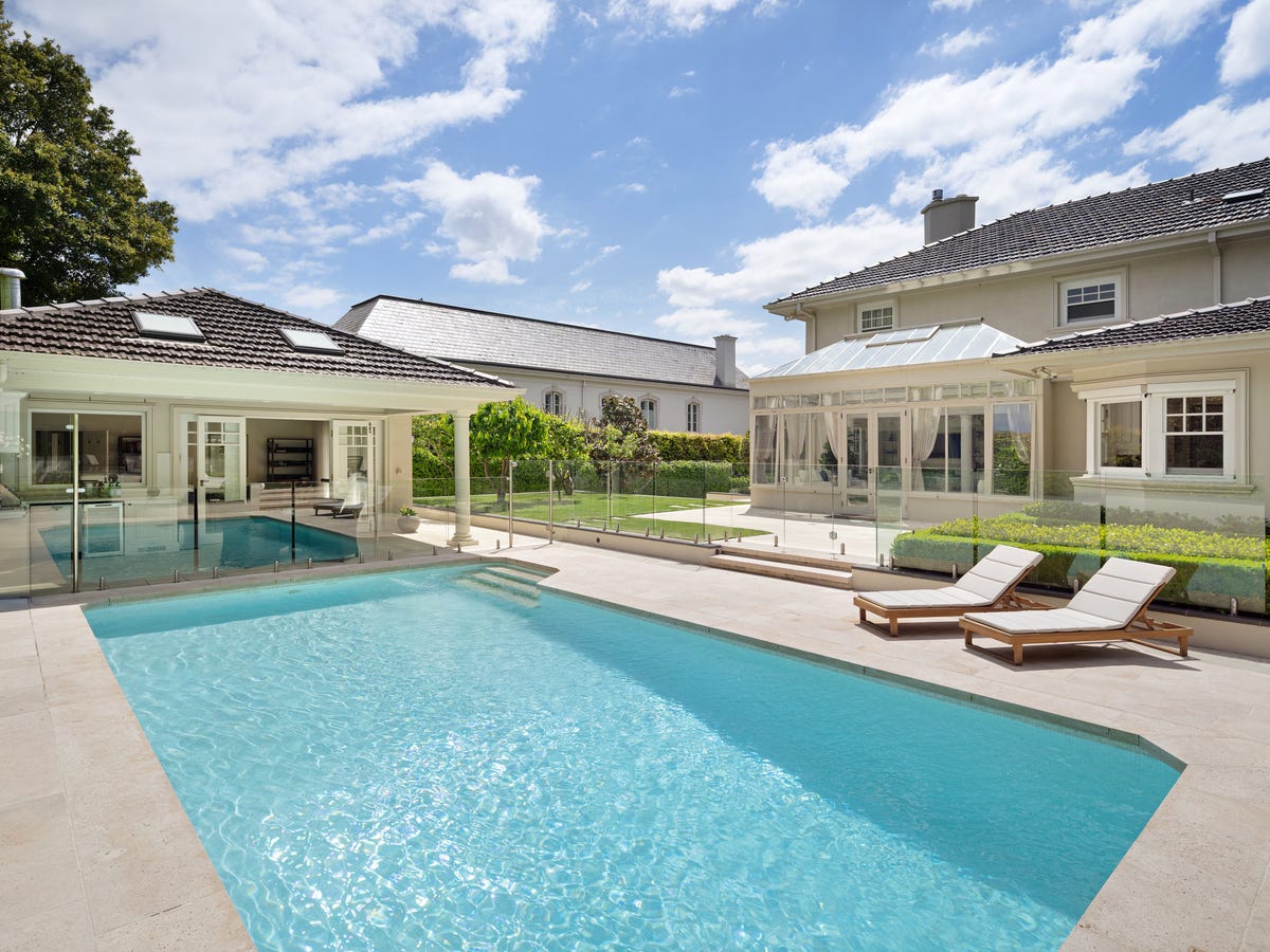 Family luxury in prestigious Toorak locale with no heritage overlays