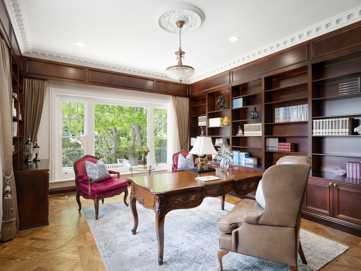 Family luxury in prestigious Toorak locale with no heritage overlays