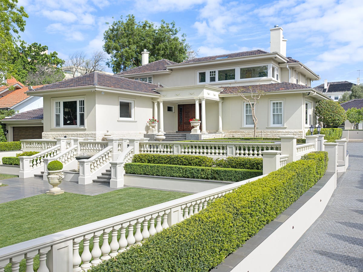 Family luxury in prestigious Toorak locale with no heritage overlays
