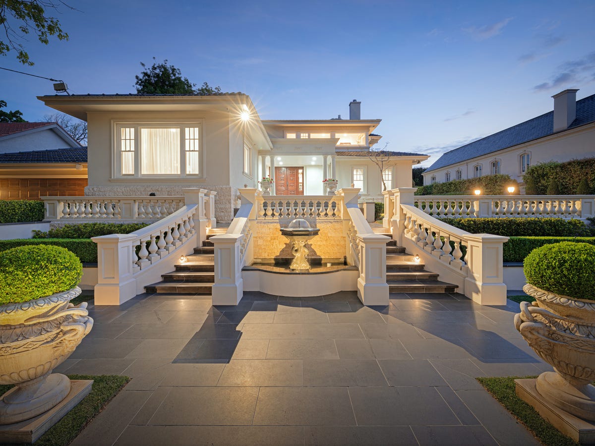 Family luxury in prestigious Toorak locale with no heritage overlays