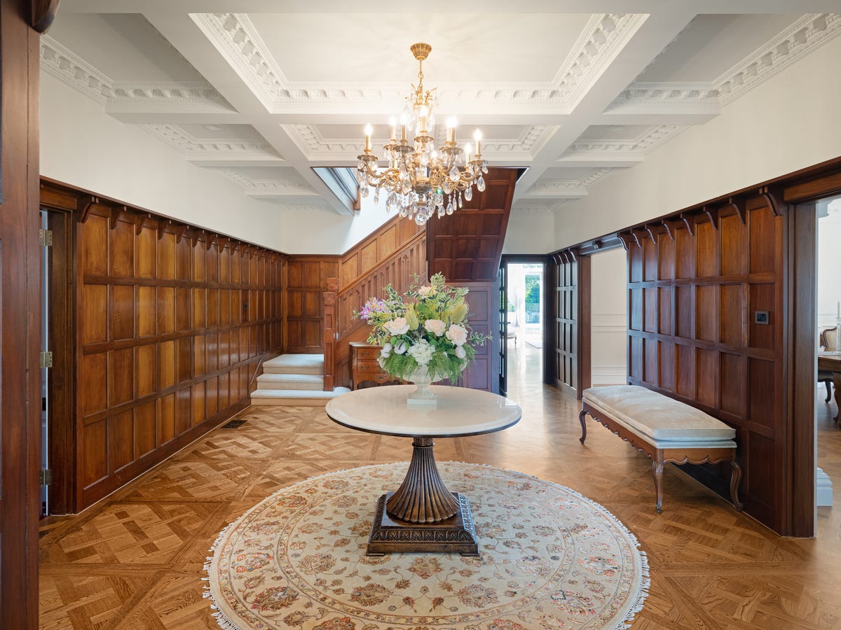 Family luxury in prestigious Toorak locale with no heritage overlays