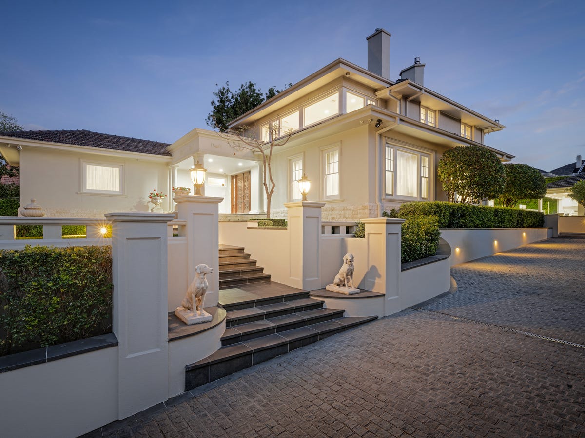 Family luxury in prestigious Toorak locale with no heritage overlays