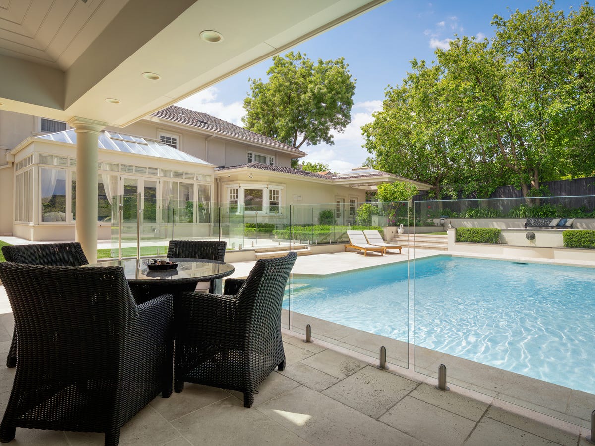 Family luxury in prestigious Toorak locale with no heritage overlays